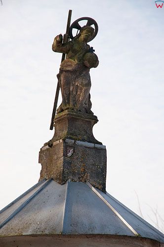 PL, warm-maz, figurka na kapliczce w Eldytach Wielkich.